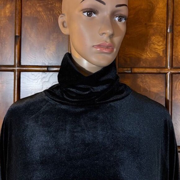 WynneLayers Black Stretch Velvet Side Slit Turtleneck Top - Picture 10 of 14